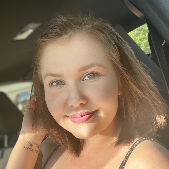 Meet Your Posher! - Picture 2 of 4